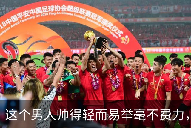 这个男人帅得轻而易举毫不费力，看一眼就心动一万遍，真的太帅了